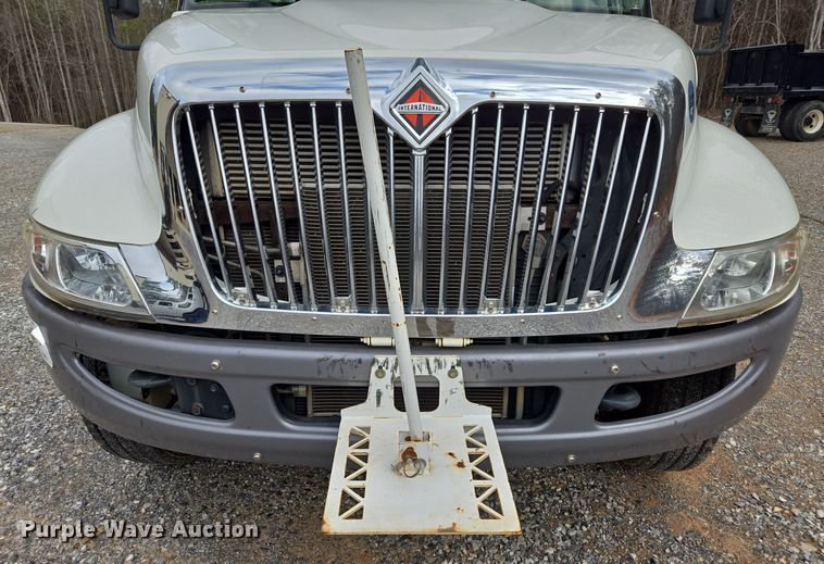 image for item EC3457 2018 International 4300 utility / service truck