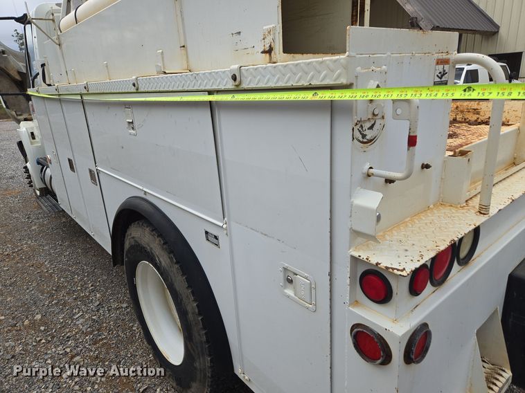 image for item EC3457 2018 International 4300 utility / service truck