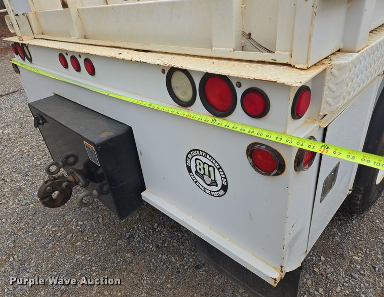 image for item EC3457 2018 International 4300 utility / service truck