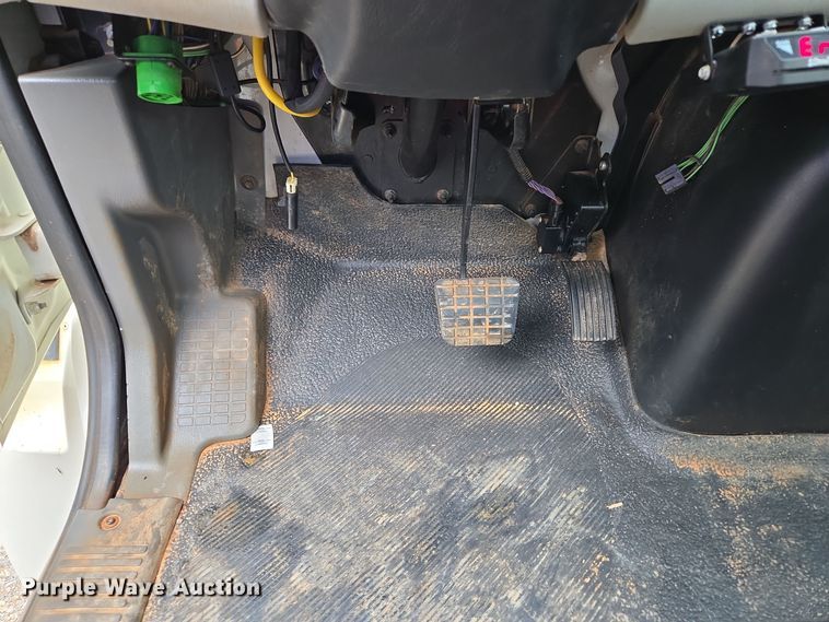 image for item EC3457 2018 International 4300 utility / service truck