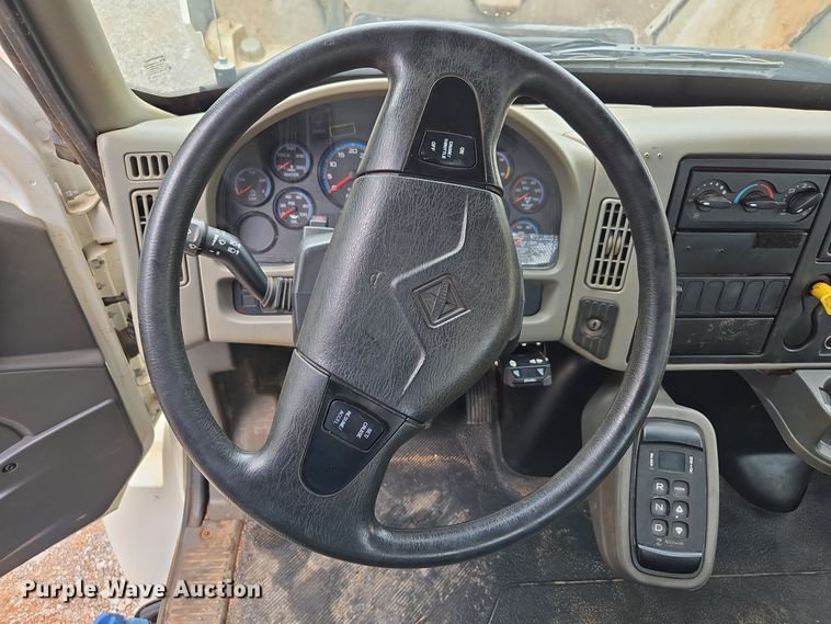 image for item EC3457 2018 International 4300 utility / service truck