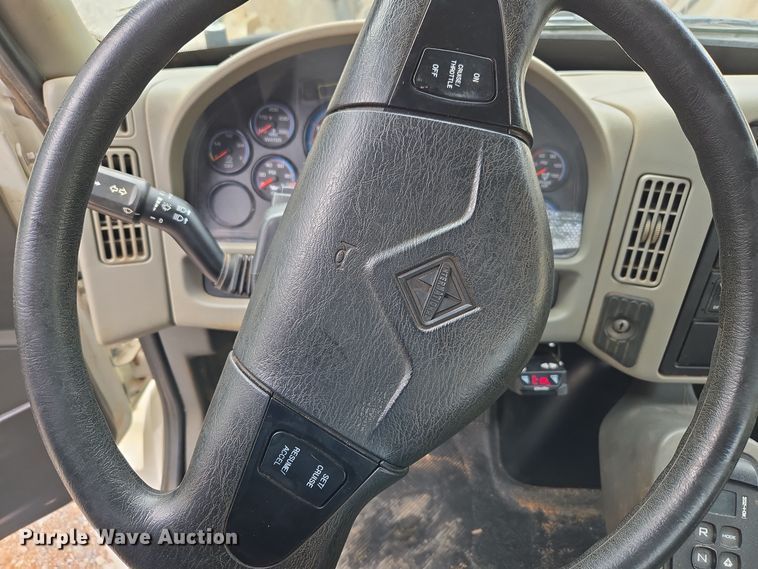 image for item EC3457 2018 International 4300 utility / service truck