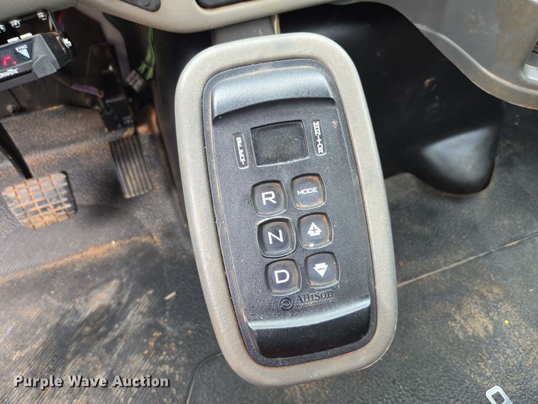 image for item EC3457 2018 International 4300 utility / service truck