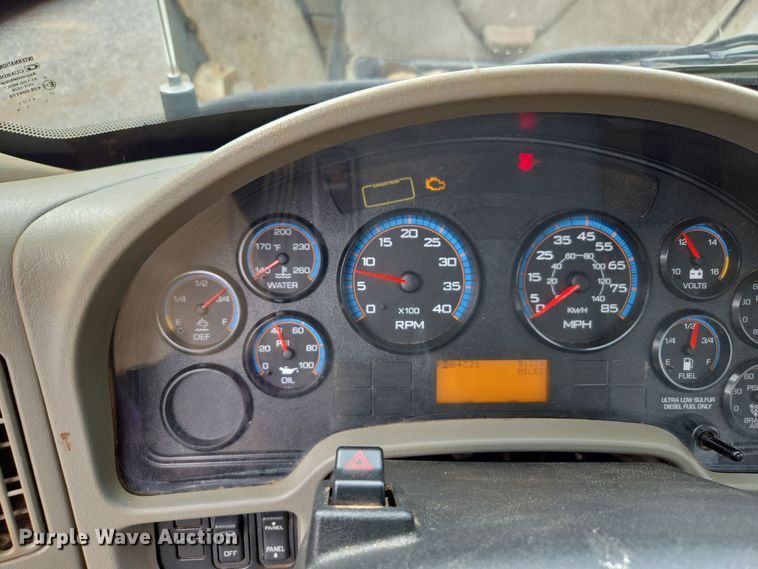 image for item EC3457 2018 International 4300 utility / service truck