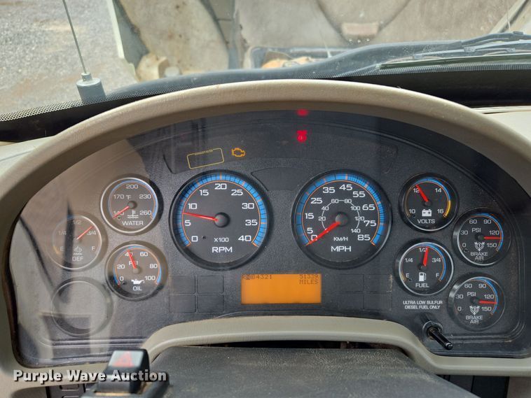 image for item EC3457 2018 International 4300 utility / service truck