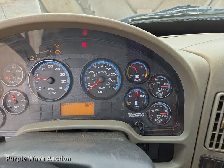 image for item EC3457 2018 International 4300 utility / service truck