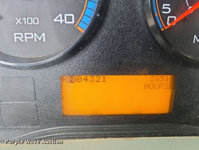 image for item EC3457 2018 International 4300 utility / service truck