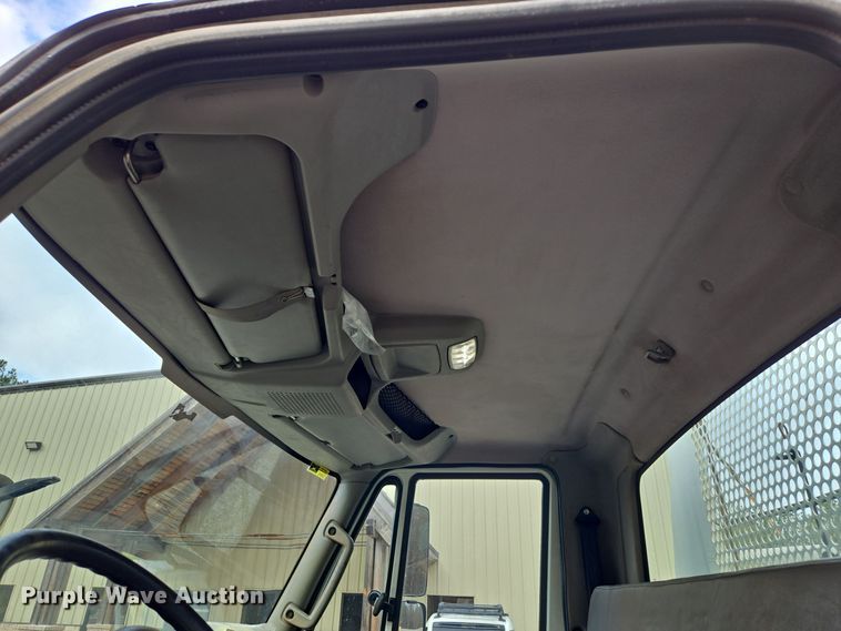 image for item EC3457 2018 International 4300 utility / service truck