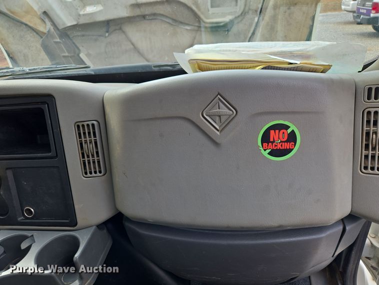 image for item EC3457 2018 International 4300 utility / service truck