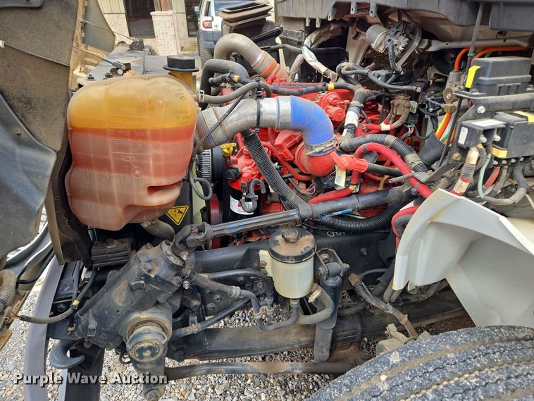 image for item EC3457 2018 International 4300 utility / service truck