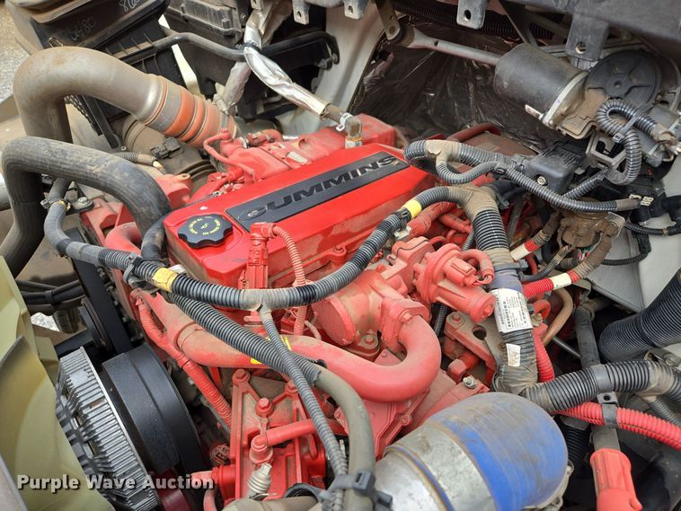 image for item EC3457 2018 International 4300 utility / service truck