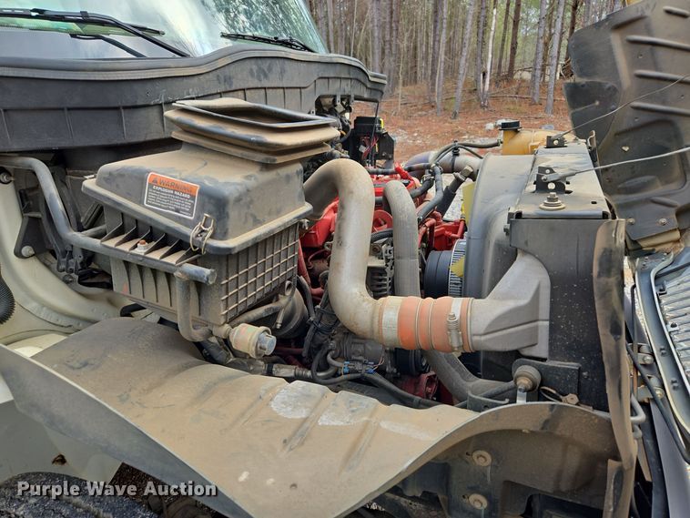 image for item EC3457 2018 International 4300 utility / service truck