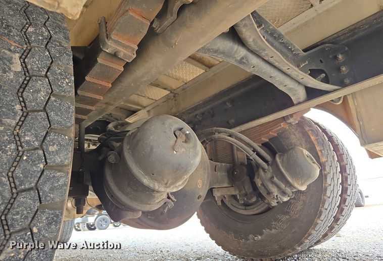 image for item EC3457 2018 International 4300 utility / service truck