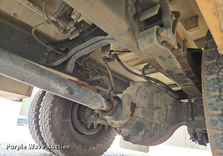 image for item EC3457 2018 International 4300 utility / service truck