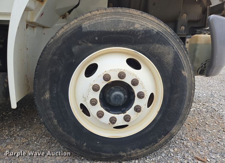 image for item EC3457 2018 International 4300 utility / service truck