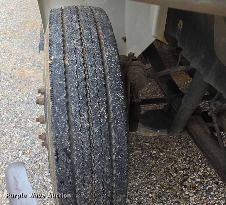 image for item EC3457 2018 International 4300 utility / service truck