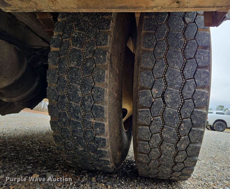 image for item EC3457 2018 International 4300 utility / service truck