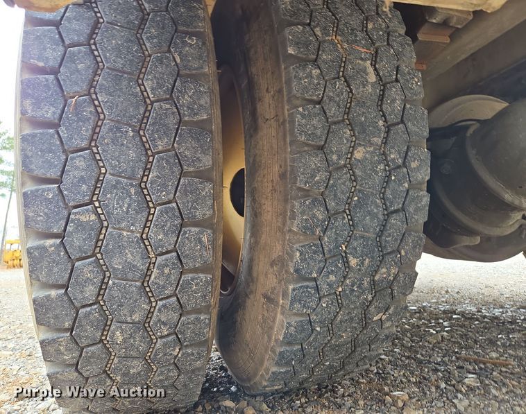 image for item EC3457 2018 International 4300 utility / service truck