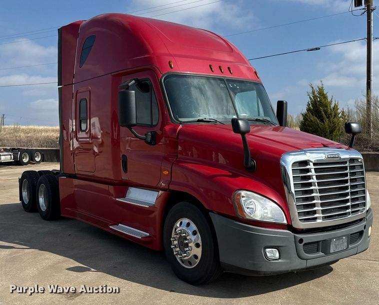 image for item ED5486 2017 Freightliner Cascadia semi truck