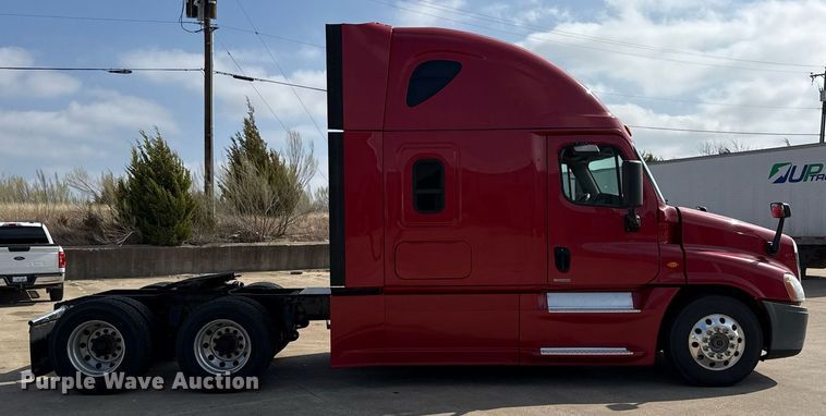 image for item ED5486 2017 Freightliner Cascadia semi truck
