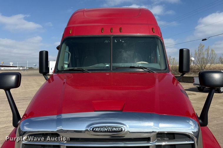 image for item ED5486 2017 Freightliner Cascadia semi truck