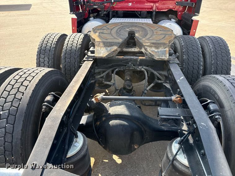 image for item ED5486 2017 Freightliner Cascadia semi truck