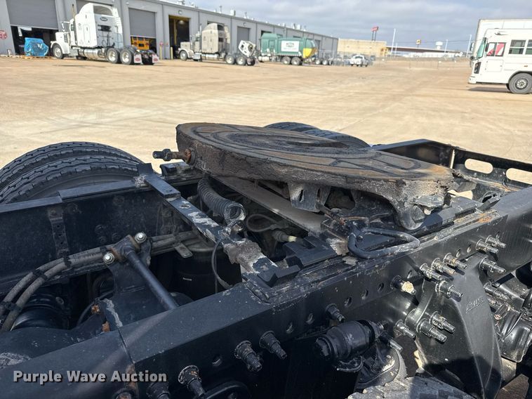 image for item ED5486 2017 Freightliner Cascadia semi truck