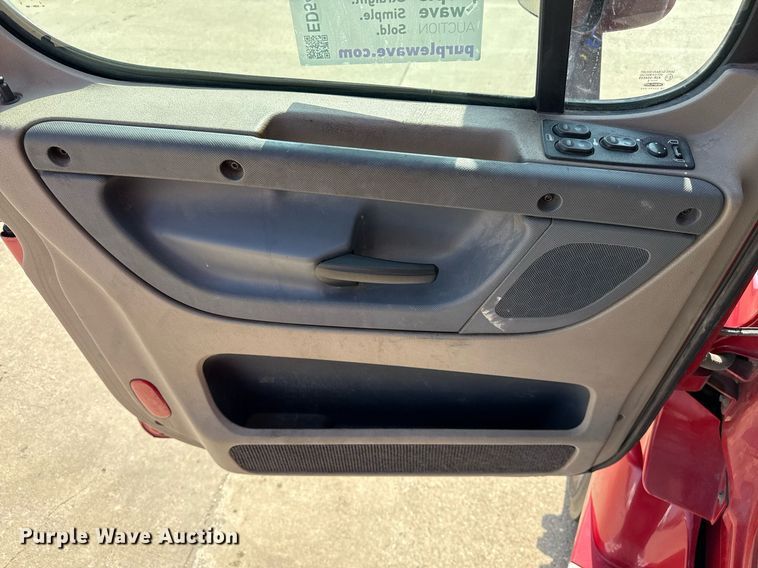 image for item ED5486 2017 Freightliner Cascadia semi truck