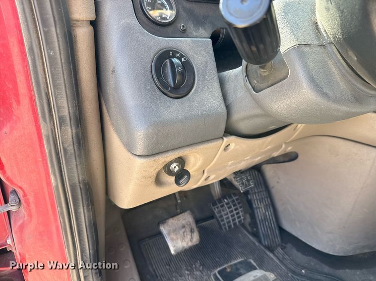 image for item ED5486 2017 Freightliner Cascadia semi truck