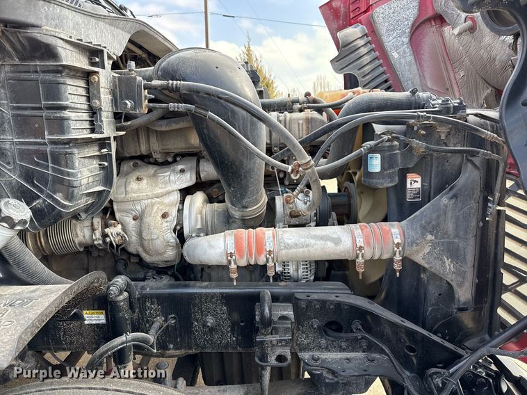 image for item ED5486 2017 Freightliner Cascadia semi truck