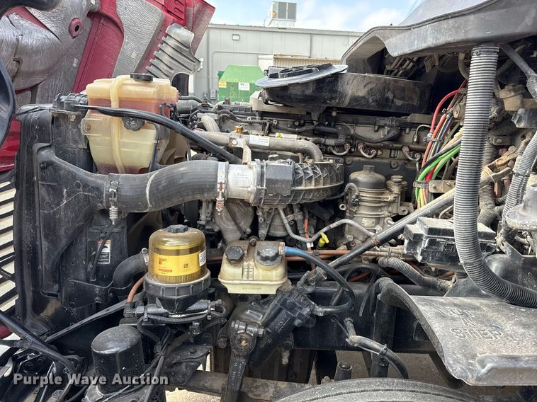 image for item ED5486 2017 Freightliner Cascadia semi truck