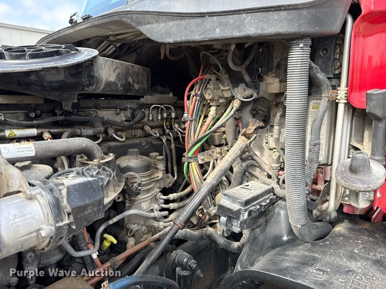 image for item ED5486 2017 Freightliner Cascadia semi truck