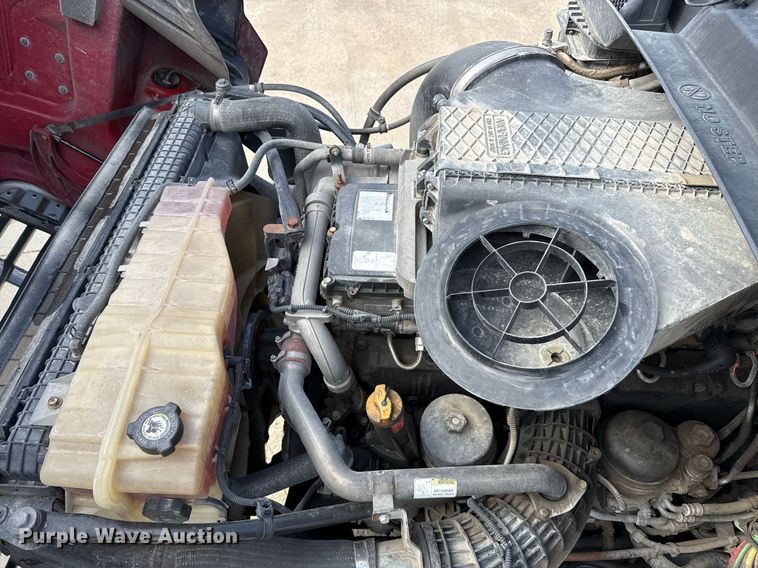 image for item ED5486 2017 Freightliner Cascadia semi truck