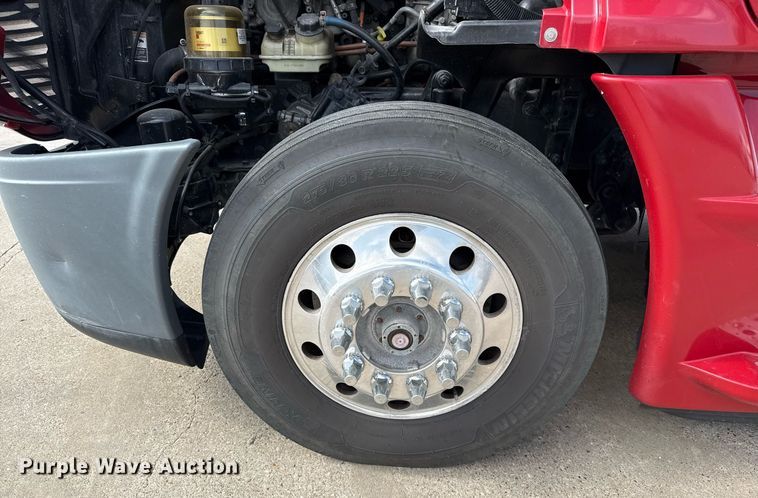 image for item ED5486 2017 Freightliner Cascadia semi truck