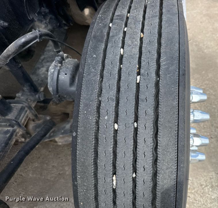 image for item ED5486 2017 Freightliner Cascadia semi truck