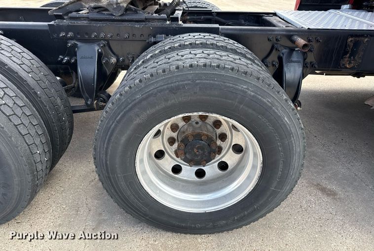 image for item ED5486 2017 Freightliner Cascadia semi truck