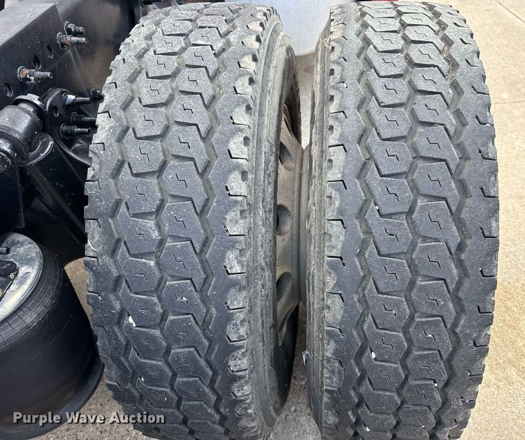 image for item ED5486 2017 Freightliner Cascadia semi truck