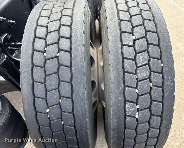 image for item ED5486 2017 Freightliner Cascadia semi truck