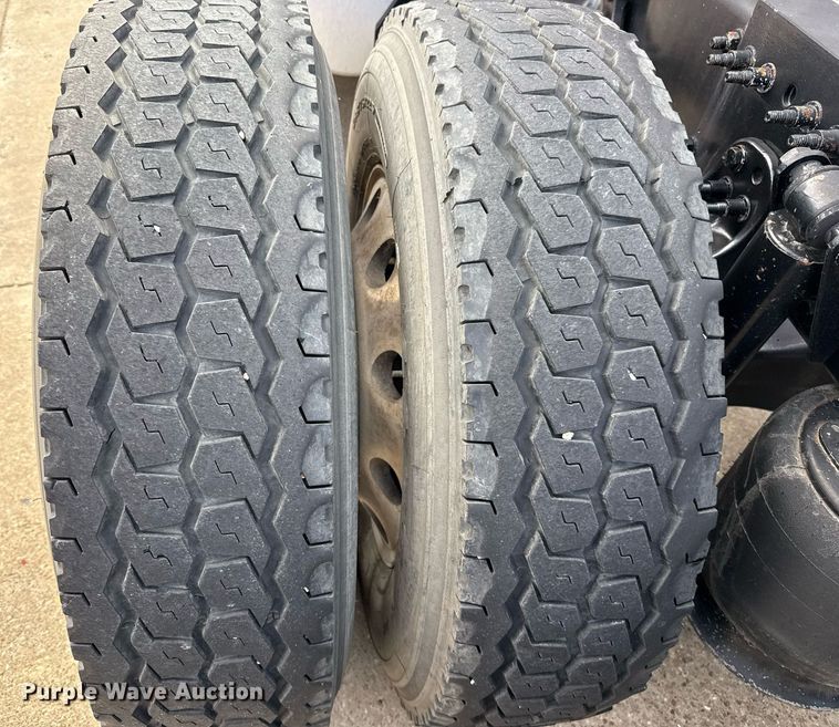 image for item ED5486 2017 Freightliner Cascadia semi truck