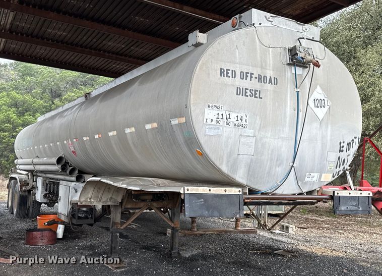 image for item ED5499 1974 Trailmobile F14S4CC1 tank trailer