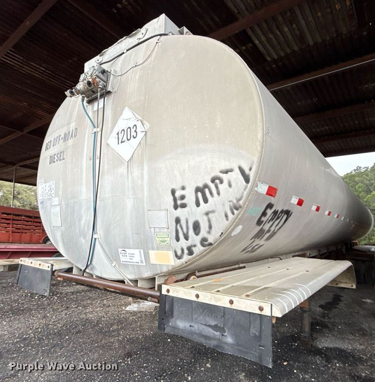image for item ED5499 1974 Trailmobile F14S4CC1 tank trailer