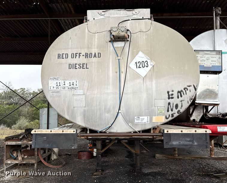 image for item ED5499 1974 Trailmobile F14S4CC1 tank trailer