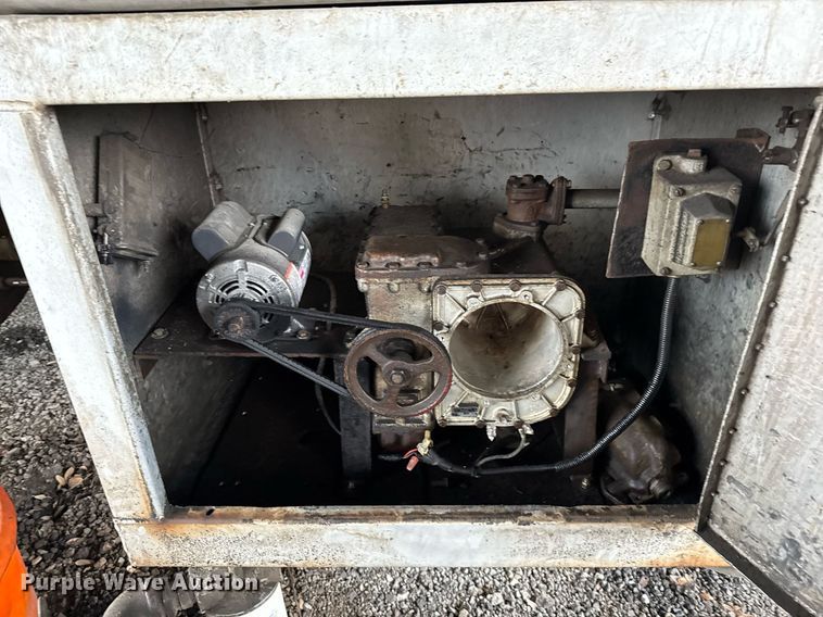 image for item ED5499 1974 Trailmobile F14S4CC1 tank trailer