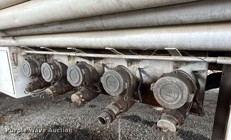 image for item ED5499 1974 Trailmobile F14S4CC1 tank trailer