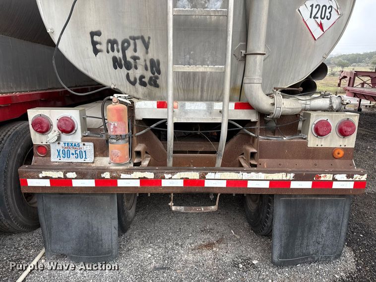 image for item ED5499 1974 Trailmobile F14S4CC1 tank trailer