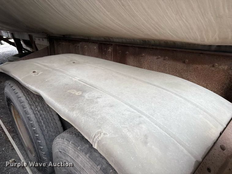 image for item ED5499 1974 Trailmobile F14S4CC1 tank trailer