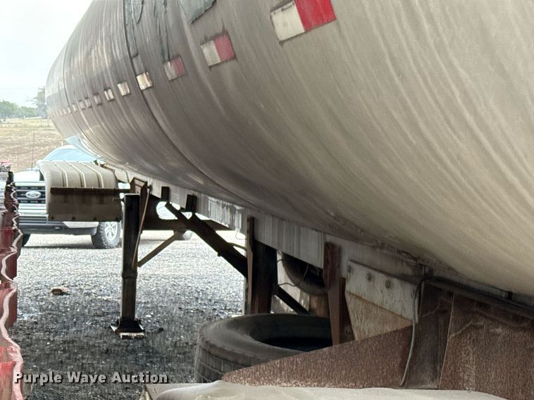 image for item ED5499 1974 Trailmobile F14S4CC1 tank trailer