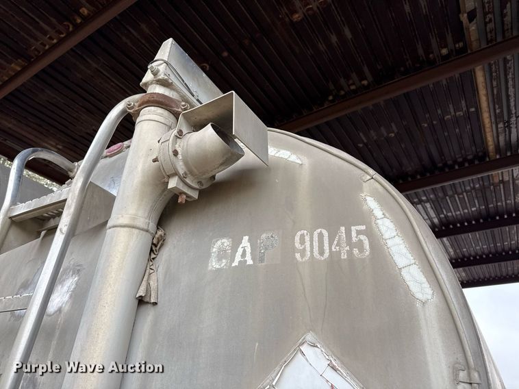 image for item ED5499 1974 Trailmobile F14S4CC1 tank trailer