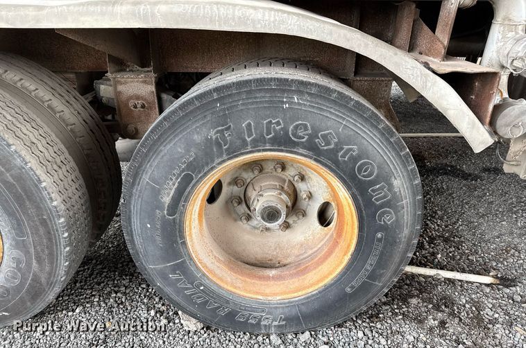 image for item ED5499 1974 Trailmobile F14S4CC1 tank trailer