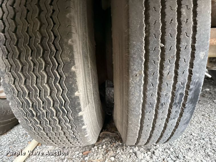 image for item ED5499 1974 Trailmobile F14S4CC1 tank trailer